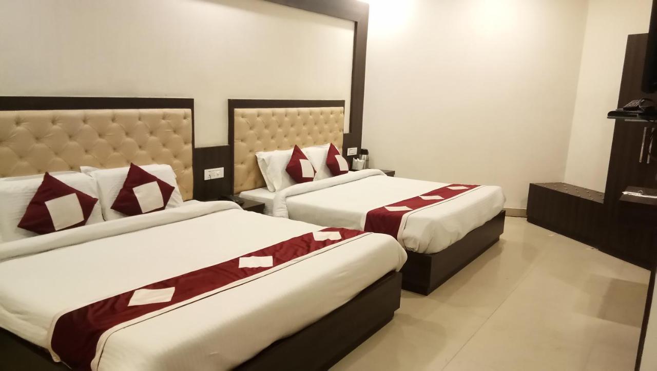 Hotel Krishna Катра Екстер'єр фото