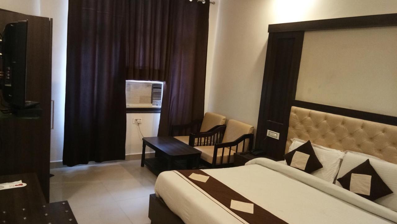 Hotel Krishna Катра Екстер'єр фото
