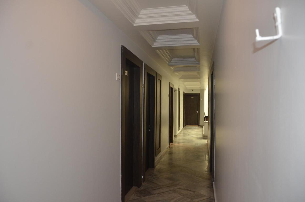 Hotel Krishna Катра Екстер'єр фото