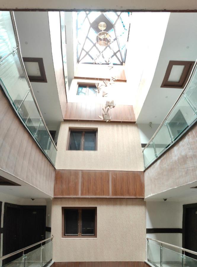 Hotel Krishna Катра Екстер'єр фото