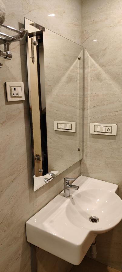 Hotel Krishna Катра Екстер'єр фото