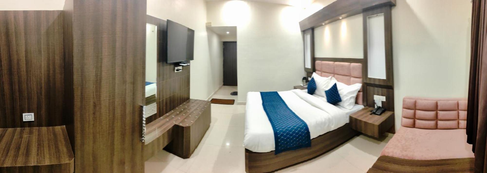 Hotel Krishna Катра Екстер'єр фото